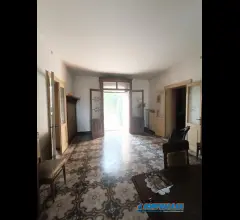Appartamenti in Vendita - Palazzo con terreno