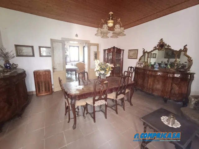 Appartamenti in Vendita - Palazzo con terreno