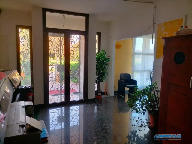 Villa con capannone