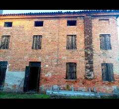 Rustico con giardino
