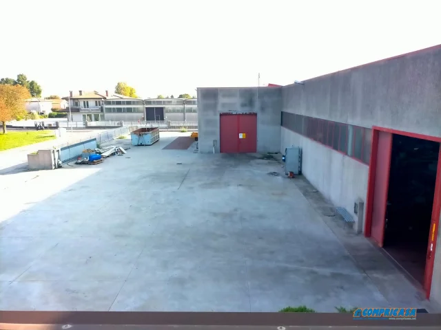 Appartamenti in Vendita - Capannone artigianale