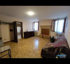 Appartamenti in Vendita - Appartamento al piano terra con giardino