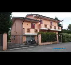 Villa con giardino