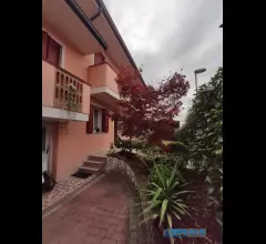 Appartamenti in Vendita - Villa con giardino