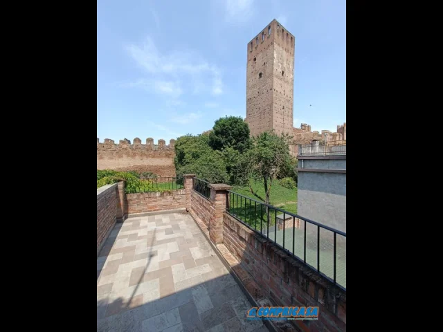 Appartamenti in Vendita - Camera con aree condivise