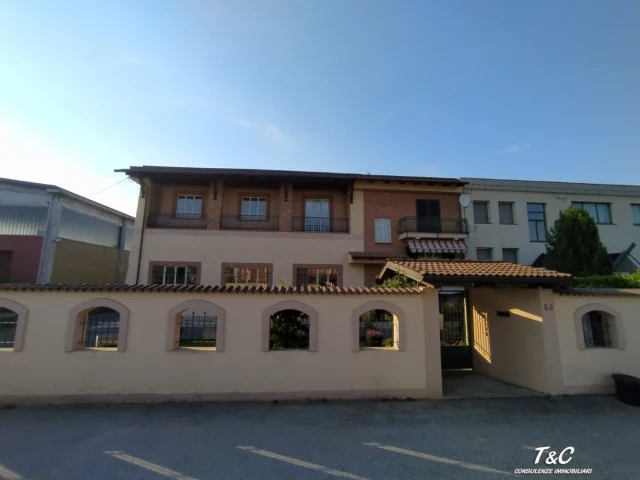 Appartamenti in Vendita - Capannone sommariva del bosco