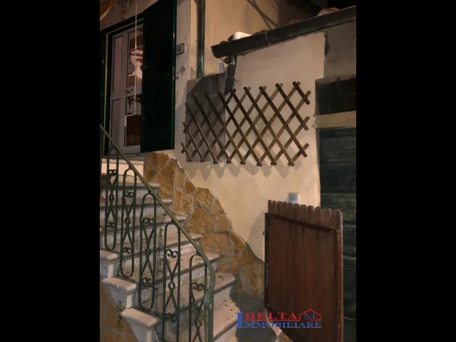 Appartamenti in Vendita - Rosignano marittimo - centro storico trilocale con taverna