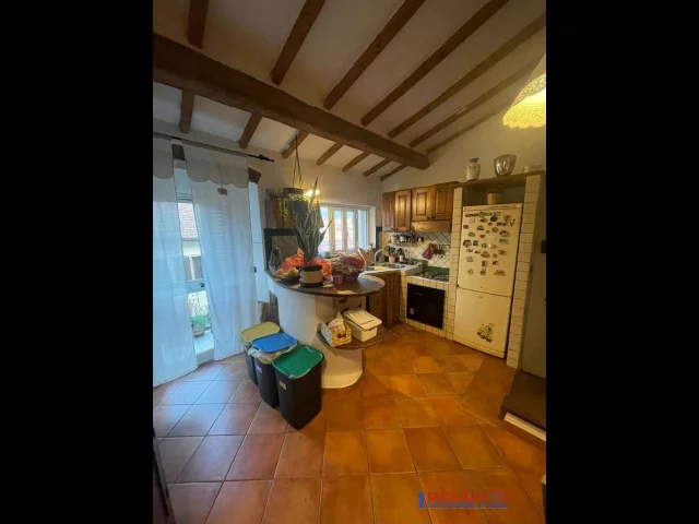 Appartamenti in Vendita - Rosignano marittimo - centro storico trilocale con taverna