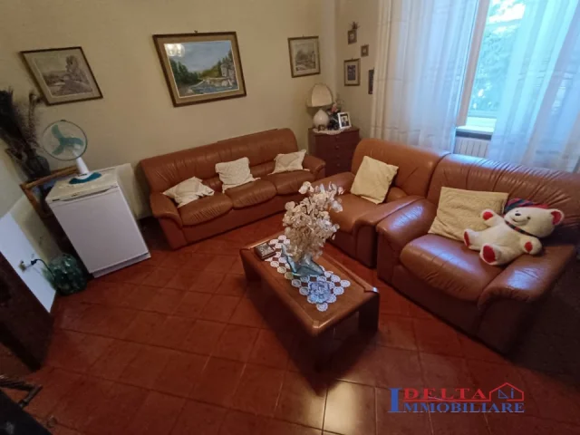 Appartamenti in Vendita - Vendesi in quafrifamiliare, appartamento con grande giardino