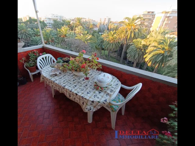 Zona calzabigi piano alto 5 vani salone triplo balconato
