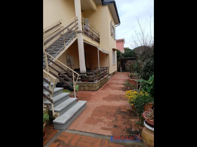 P.t. indipendente zona mare corte esclusiva !!!!