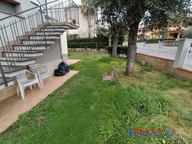 Appartamenti in Vendita - Rosignano località caletta terra ampio giardino