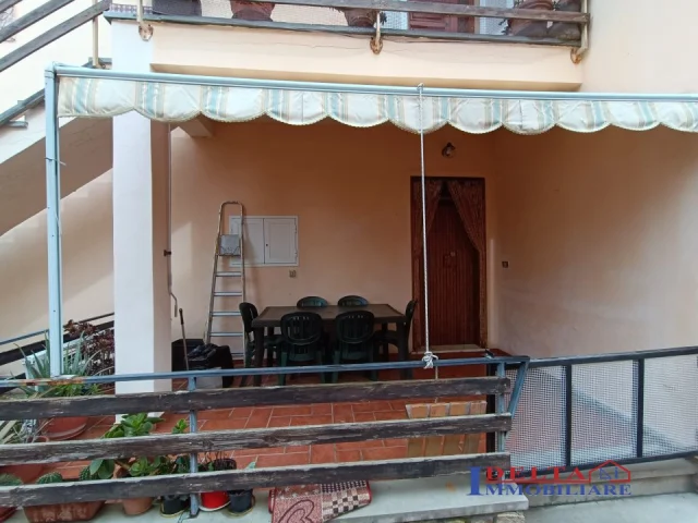 Appartamenti in Vendita - A 50 mt. dal mare!!! - affitto estivo - p.t. con veranda  -