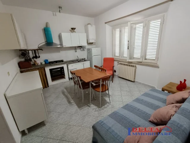 Appartamenti in Vendita - A 50 mt. dal mare!!! - affitto estivo - p.t. con veranda  -