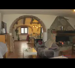 Appartamenti in Vendita - Rustico ristrutturato con terreno