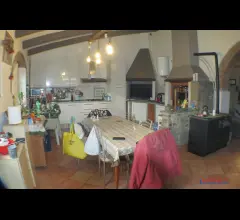 Appartamenti in Vendita - Rustico ristrutturato con terreno