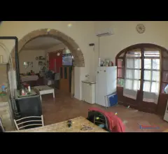 Appartamenti in Vendita - Rustico ristrutturato con terreno
