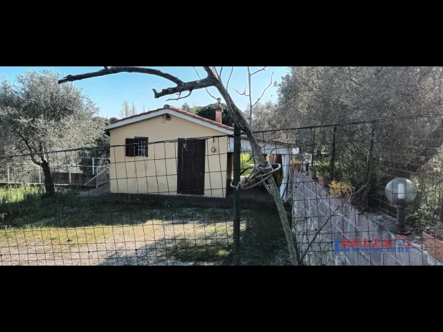 Annesso agricolo con terreno acqua luce e pozzo