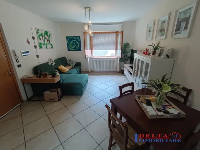 Zona mare ampio 4 vani perfette condizioni