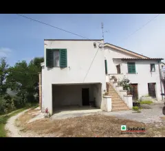Appartamenti in Vendita - Casolare bifamiliare con terreno
