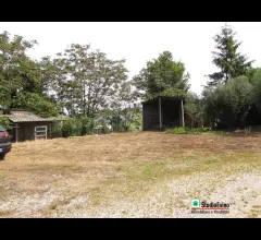 Appartamenti in Vendita - Casolare bifamiliare con terreno