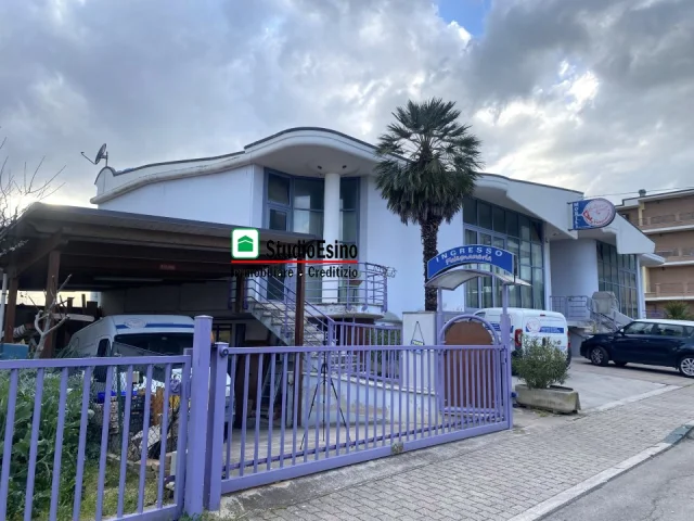 Locale negozio show room a stella di monsampolo del tronto