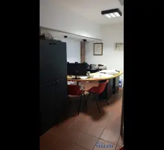 Appartamenti in Vendita - Affittasi negozio in centro storico