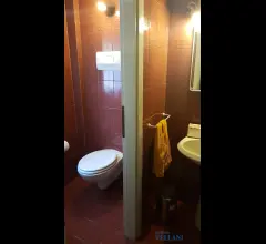Appartamenti in Vendita - Affittasi negozio in centro storico