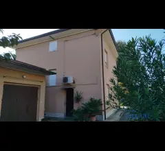 Appartamenti in Vendita - Vendesi casa indipendente a rovereto sul secchia