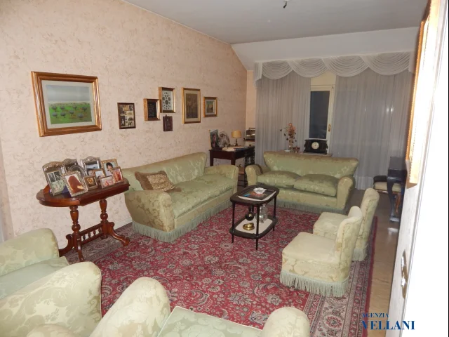 Appartamenti in Vendita - Vendesi attico in zona carpi sud