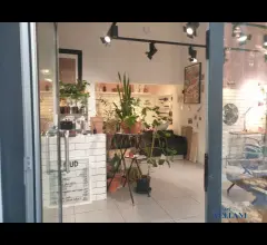 Appartamenti in Vendita - Vendesi negozio a modena