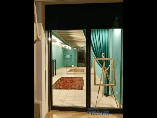 Affittasi negozio in centro storico a carpi