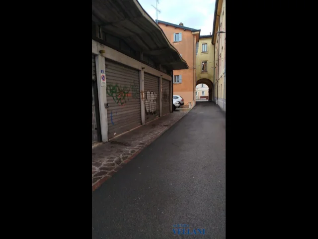 Appartamenti in Vendita - Affittasi magazzino al piano terra in centro storico