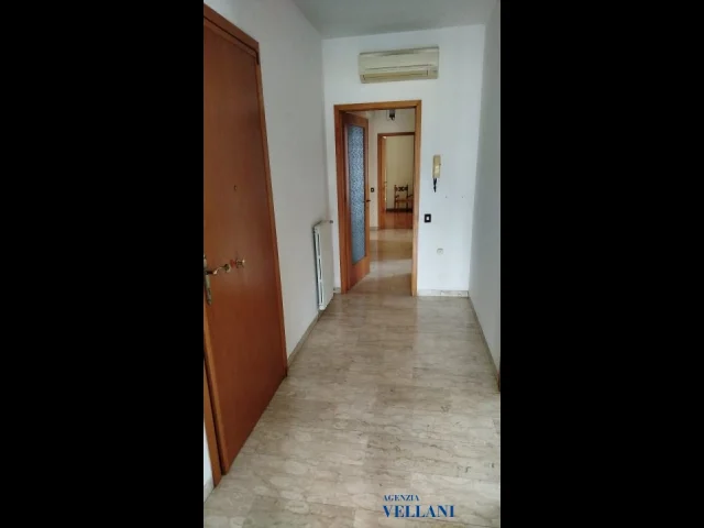 Appartamenti in Vendita - Vendesi appartamento di grandi dimensioni in centro storico