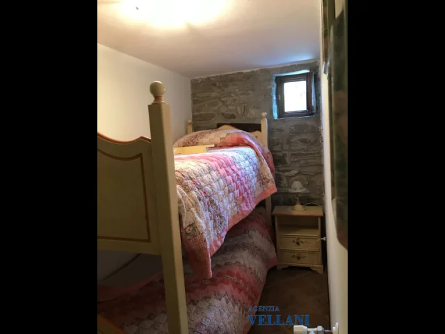 Appartamenti in Vendita - Vendesi abitazione indipendente a montecreto