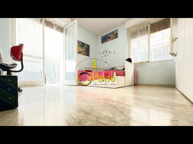 Sanremo trilocale con terrazza e box auto