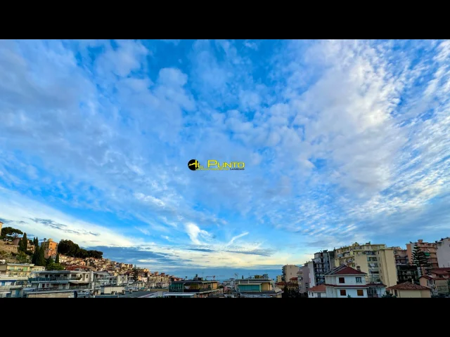 Appartamenti in Vendita - Sanremo comodo attico con vista mare e città!