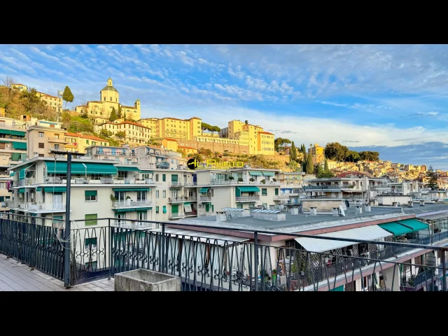 Appartamenti in Vendita - Sanremo comodo attico con vista mare e città!