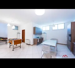 Appartamenti in Vendita - Capannone adibito uso uffici/magazzini/laboratori