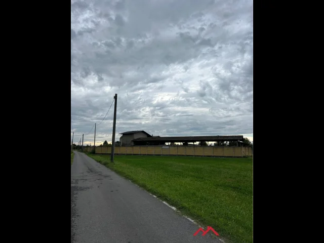 Appartamenti in Vendita - Cascina con terreno agricolo di 20 pertiche