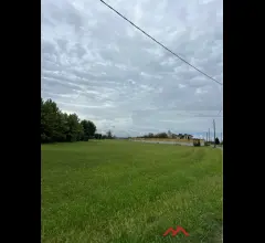 Appartamenti in Vendita - Cascina con terreno agricolo di 20 pertiche