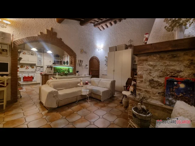 Ampio appartamento in zona semicentrale