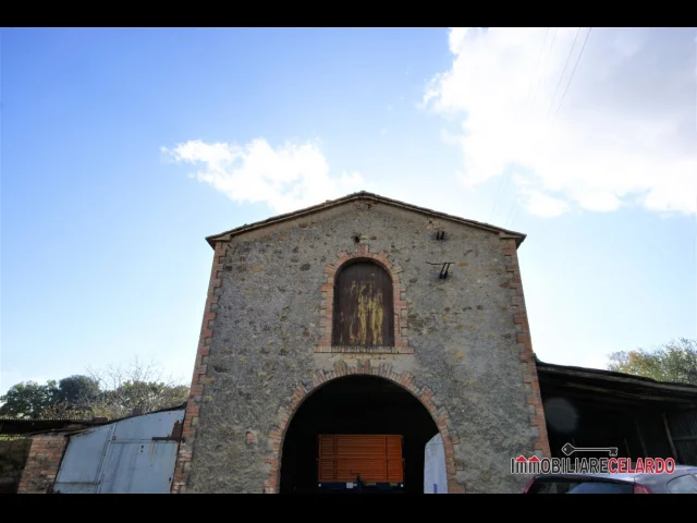 Appartamenti in Vendita - Capanna libera su 4 lati