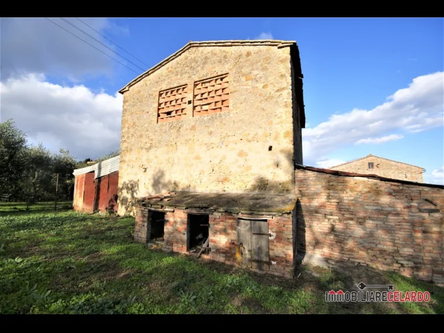 Appartamenti in Vendita - Capanna libera su 4 lati