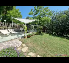 Appartamenti in Vendita - Villa immersa nel verde