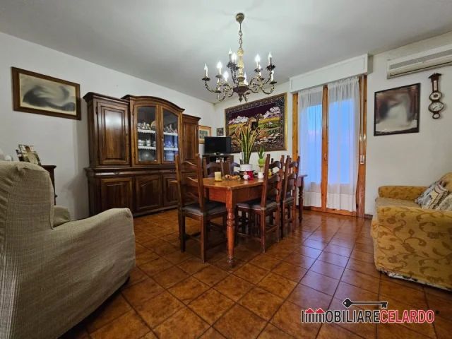 Appartamento posto al piano secondo con mansarda