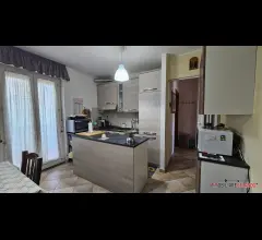 Appartamenti in Vendita - Appartamento al quarto piano con ascensore
