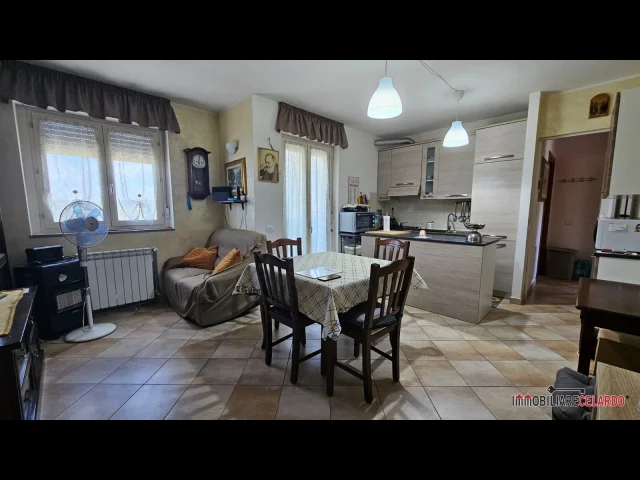 Appartamenti in Vendita - Appartamento al quarto piano con ascensore