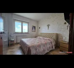 Appartamenti in Vendita - Appartamento al quarto piano con ascensore