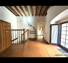 Appartamenti in Vendita - Negozio adibito ad abitazione